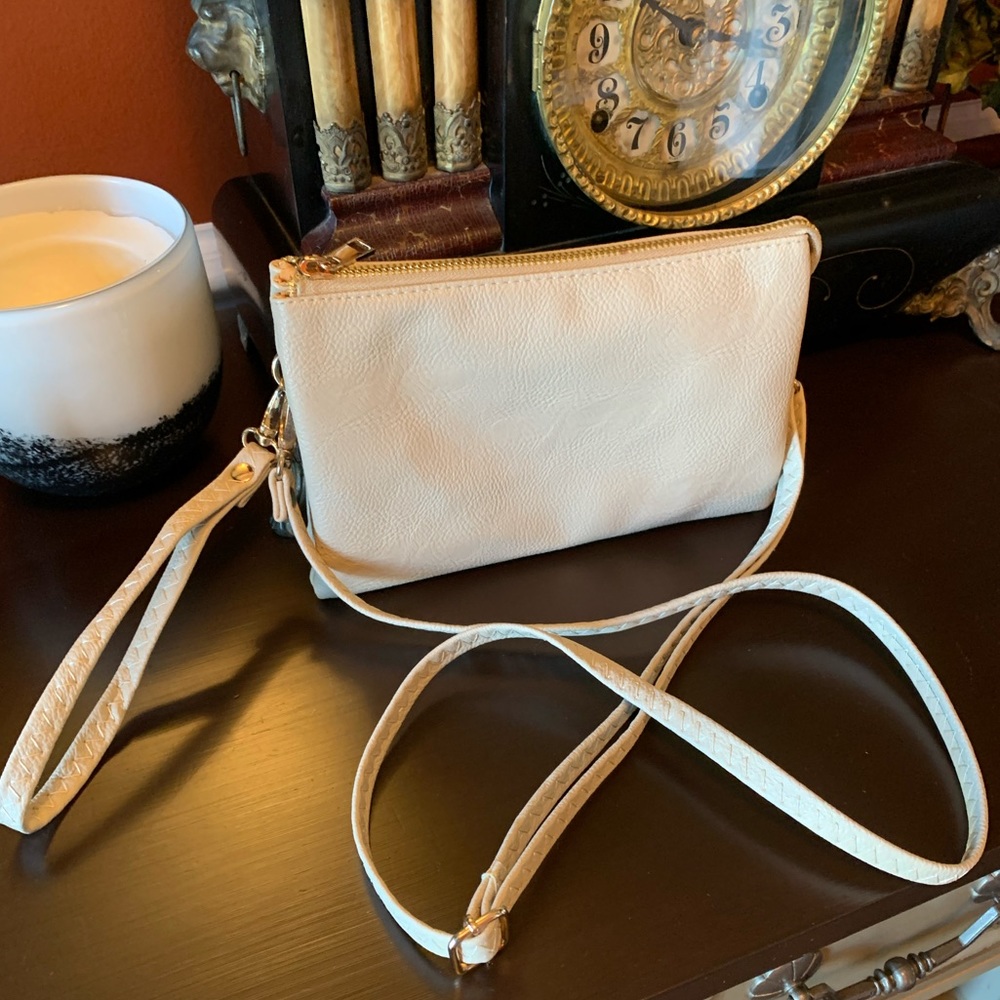 Wristlet crossover handbag